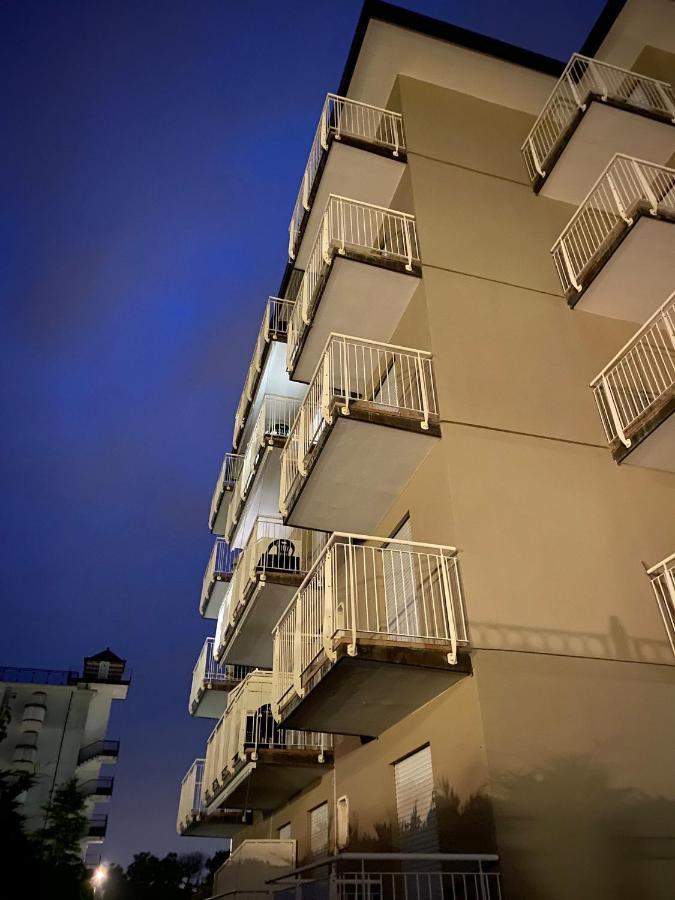 Residence Alba D'Oro Solo Famiglie Лидо-ди-Езоло Экстерьер фото